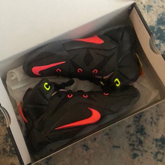 Nike Shoes - Kenton XII 4.5Y